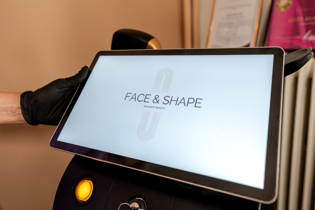 Σύγχρονος εξοπλισμός Face & Shape, οθόνη θεραπείας